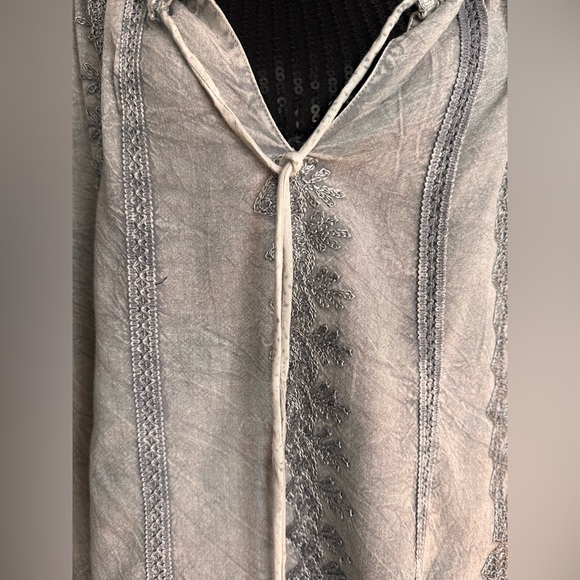 Young Threads Boho Flowy Blouse Size L - NWT - Picture 3 of 8